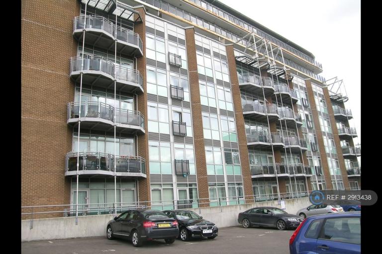 3 bedroom flat in Gerry Raffles Square, London, E15 (3 bed) (#2913438)
