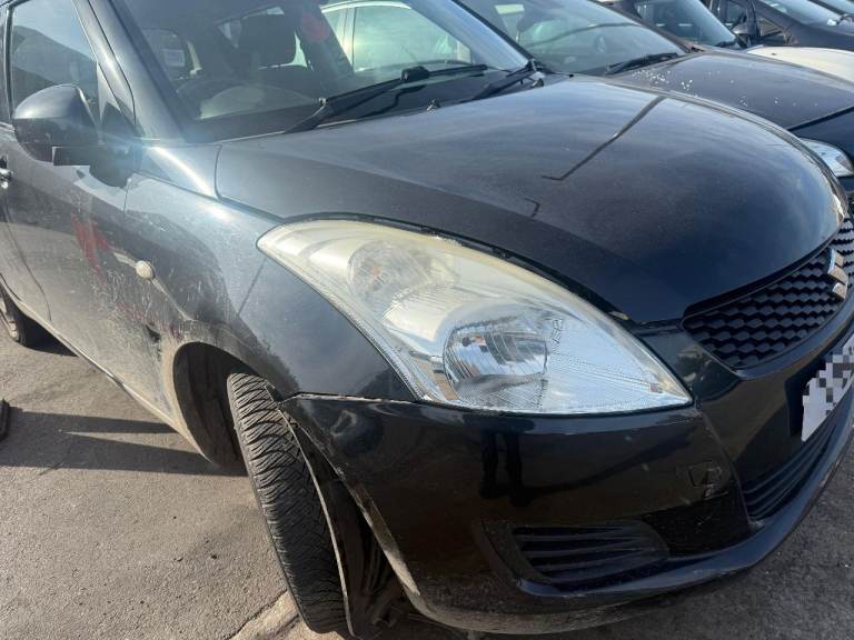 Breaking spare parts suzuki swift black 