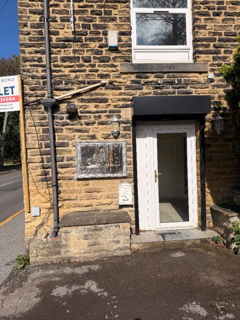 Prime Commercial Property for Rent near Leeds Airport with 2 seperate treatment / office rooms