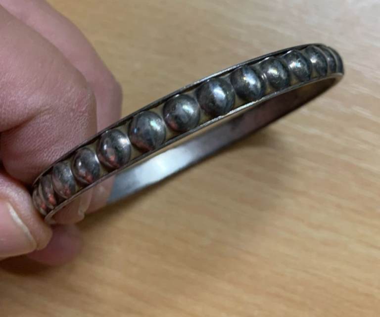 VINTAGE SILVER TONE METAL BRACELET 11.58 GRAMS 7cm WIDE 