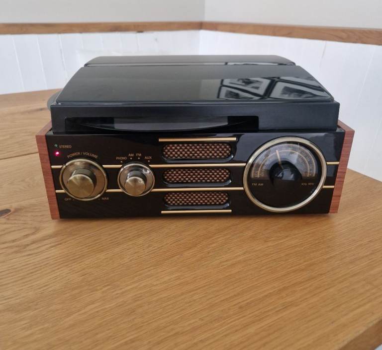 RETRO RECORD PLAYER / RADIO