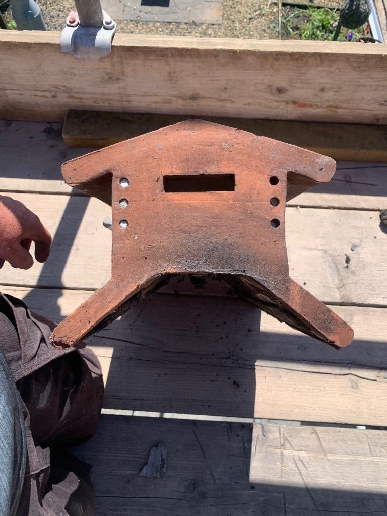 Gas ridge tile