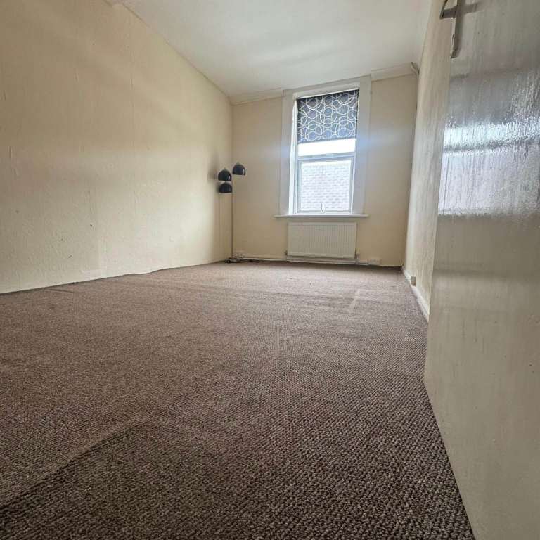 Spacious and Cosy 3 Bed Flat available for Rent in - ME2 4TJ