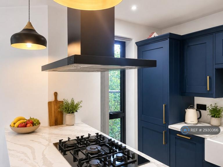 3 bedroom flat in Fairview Road, London, SW16 (3 bed) (#2930366)