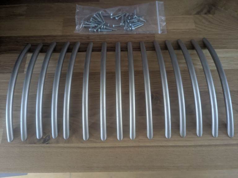 15 x Solid stainless steel handles with screws