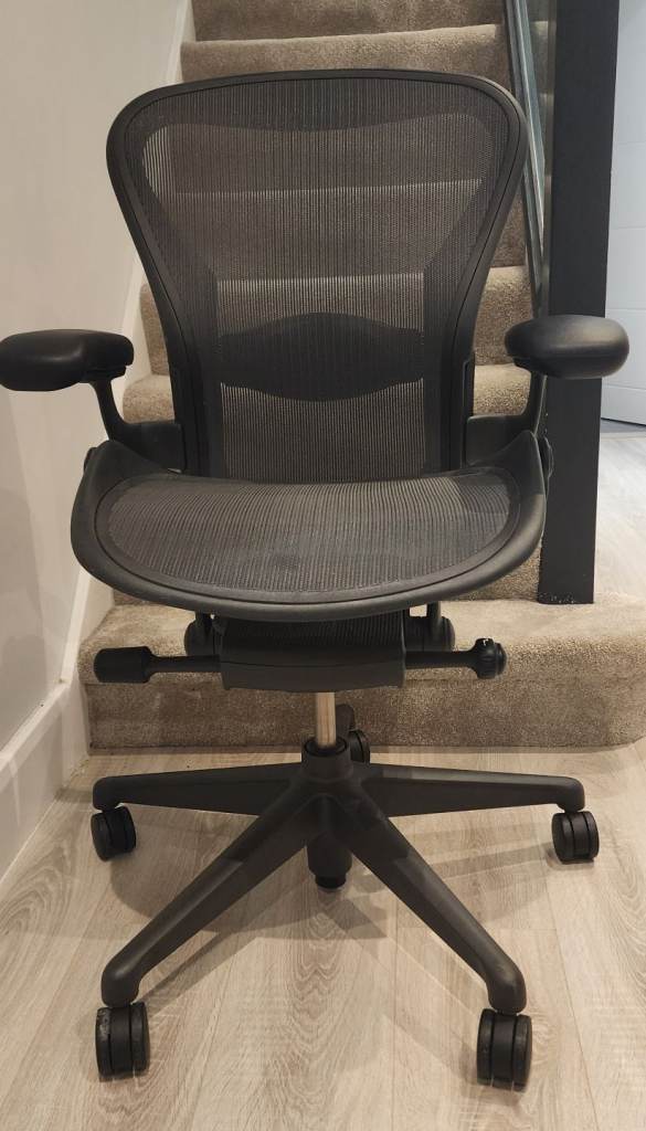 image for Immaculate herman miller aeron remastered size B office desk chair 