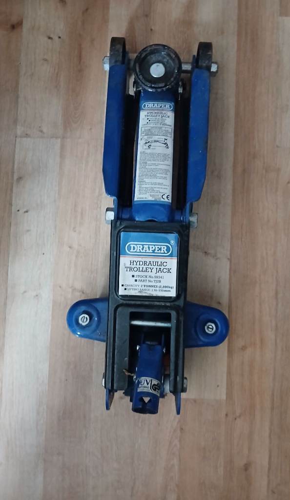 Hydraulic Trolley Jack (needs replacement handle)