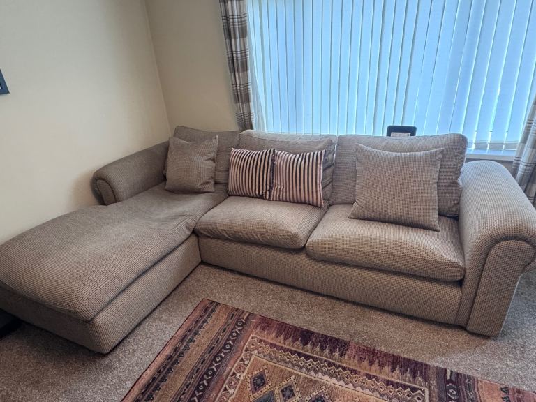 Large L-Shaped Corner Sofa – £130 ONO
