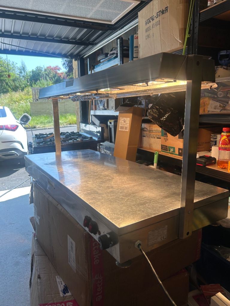 Commercial Kitchen Hot Plate with Overhead Heat Lamps