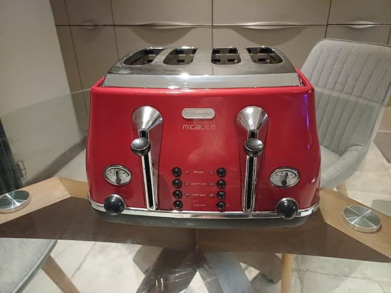 De'Longhi Micalite 4-slice Toaster – Red, Good Condition