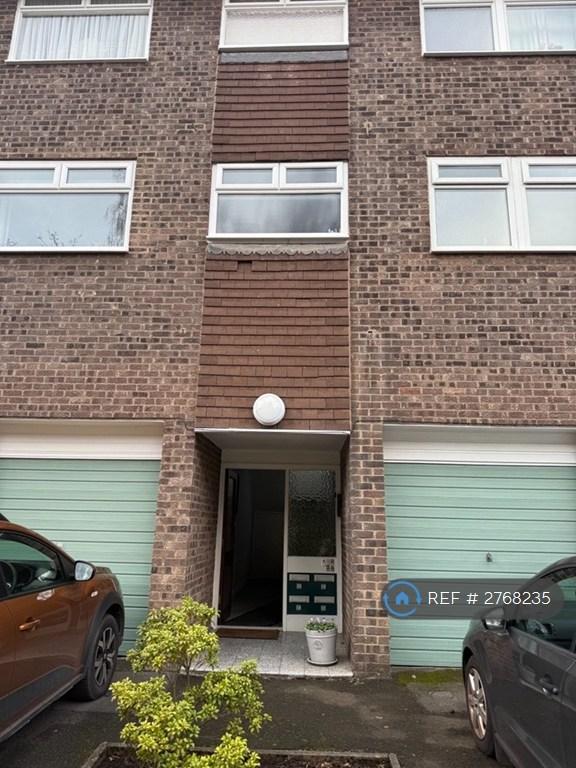 2 bedroom flat in Warren Close, Bramhall, Stockport, SK7 (2 bed) (#2768235)