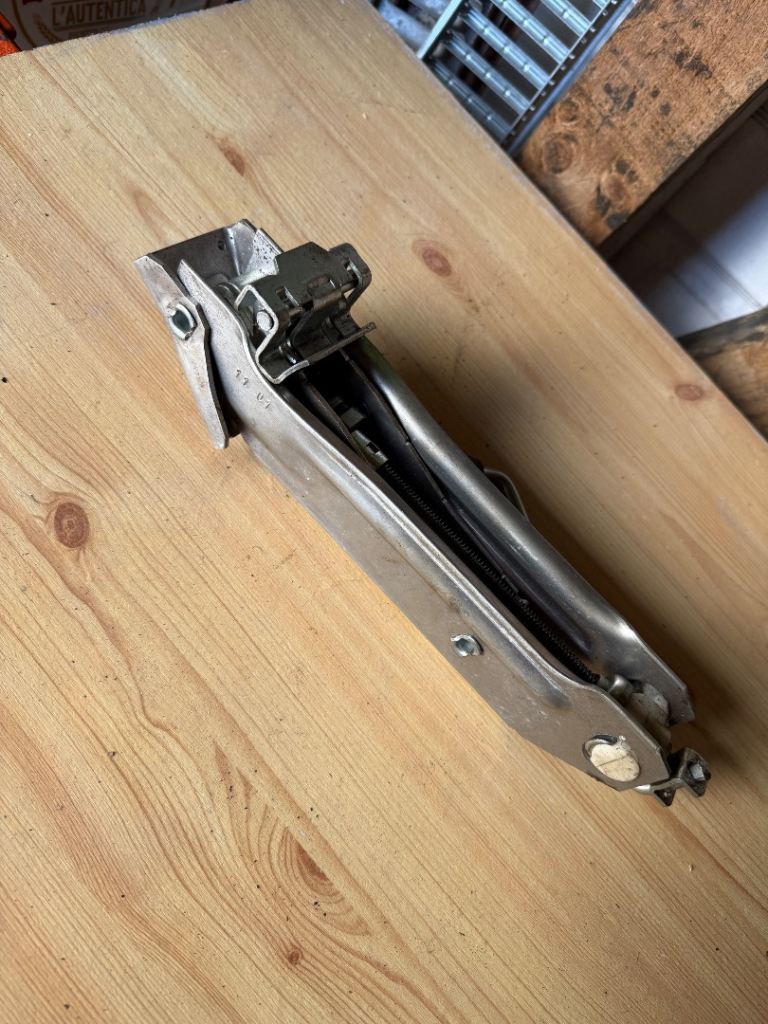 Volkswagen Emergency Scissor car Jack 8LO011031A Golf Passat Vento Audi A3 A4 A6