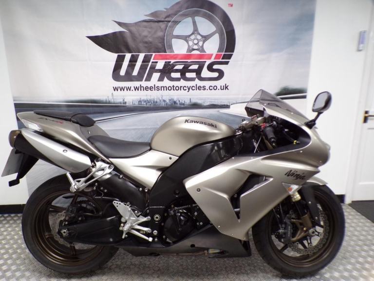 2006 KAWASAKI NINJA ZX-10R WITH ONLY 6110 MILES FROM NEW