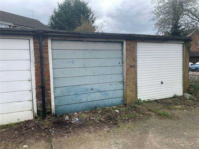 Garage to Rent in Sundon Park, Luton (LU3)