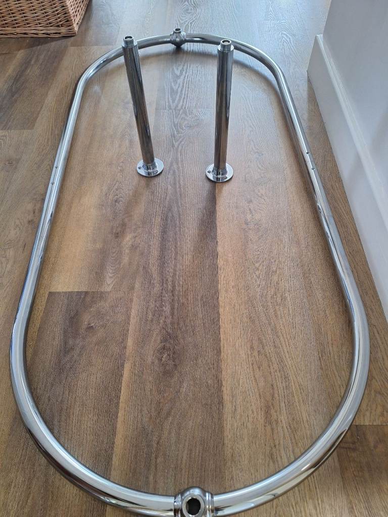 Oval shower rail
