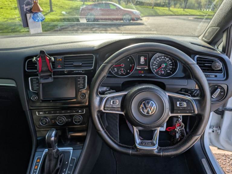 Volkswagen, GOLF, Hatchback, 2016, Semi-Auto, 1968 (cc), 3 doors