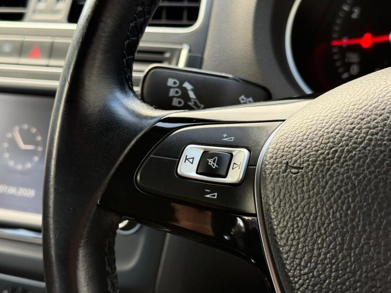 2015 Volkswagen Polo 1.2 TSI BlueMotion Tech SE DSG Euro 6 (s/s) 5dr HATCHBACK Petrol Automatic