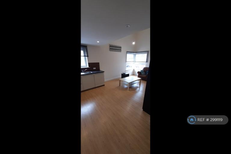 2 bedroom flat in The Willows, Sale, M33 (2 bed) (#2991119)
