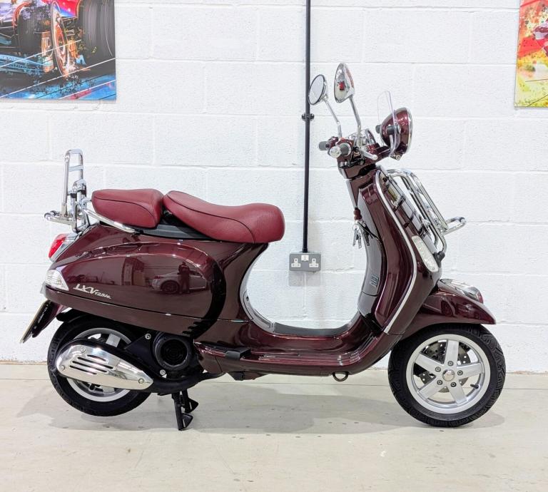Rare - Piaggio Vespa LXV125ie Vie Della Moda