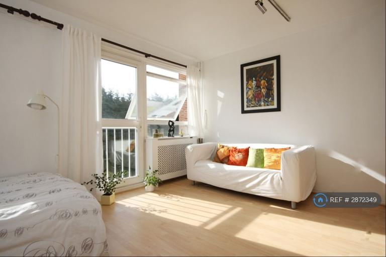 Studio flat in Rockley Court, West Kensington, W14 (#2872349)