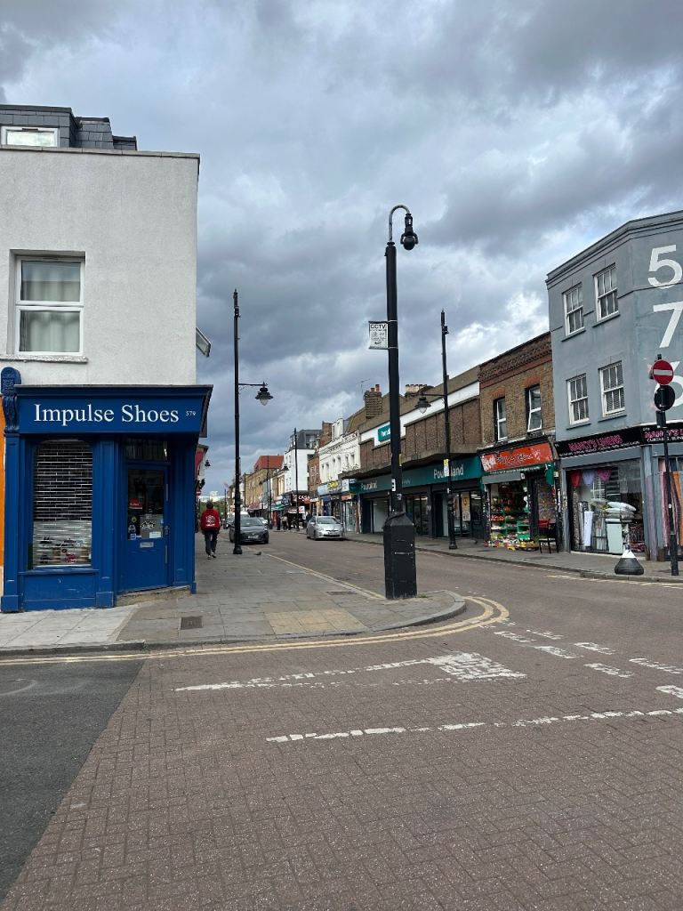 PROMINENT CORNER BUILDING LEASE FOR SALE – PRIME ROMAN ROAD MARKET LOCATION E3