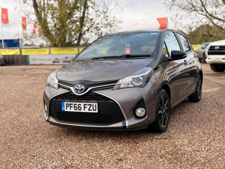2016 Toyota Yaris 1.5 VVT-h Design E-CVT Euro 6 5dr Hatchback Automatic