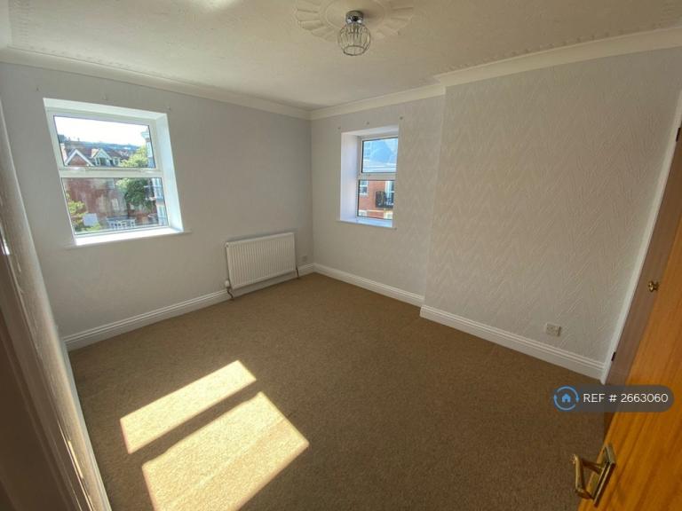 1 bedroom flat in Boscombe Spa Road, Bournemouth, BH5 (1 bed) (#2663060)