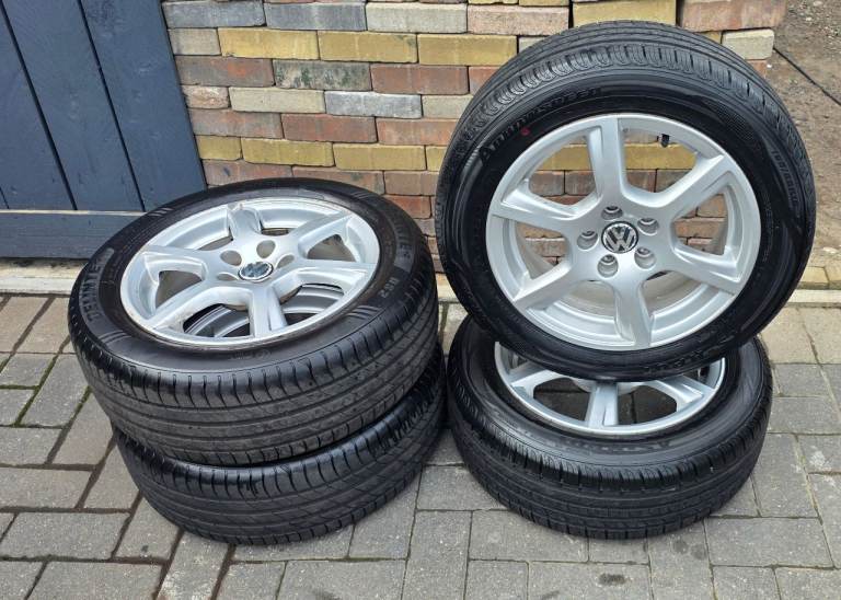 Vw polo's  15" alloys tyres like brand new