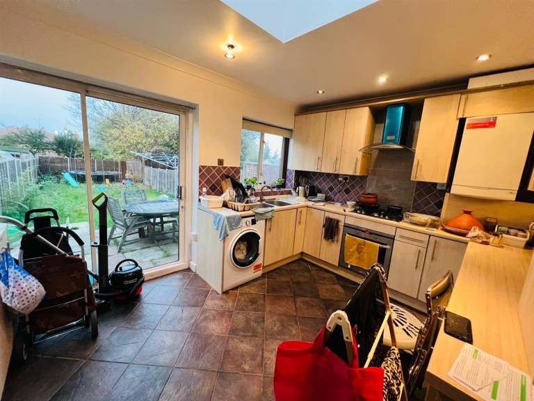 3 bedroom house in Misbourne Road, Uxbridge