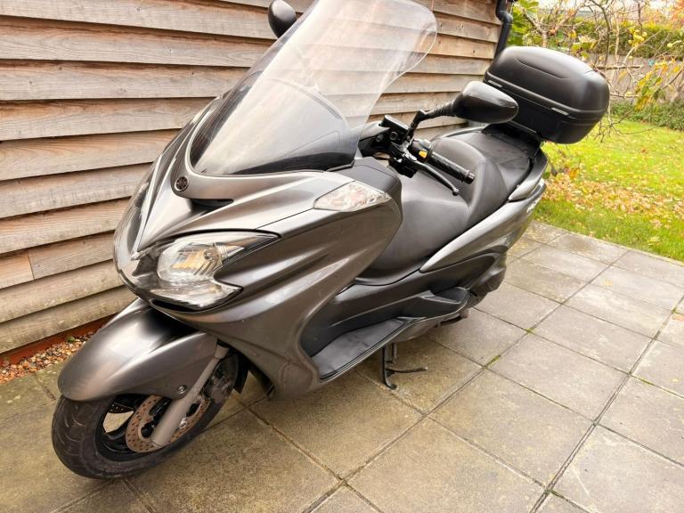 2010 / 10 Yamaha YP400 Majesty £1500 Silver 34049 miles.