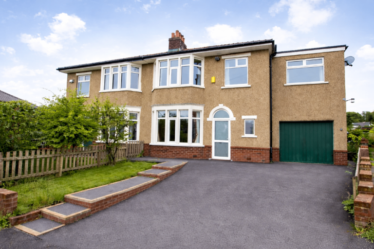 Modern 5 Bedroom Semi-Detached House to Let in Lammack, Blackburn