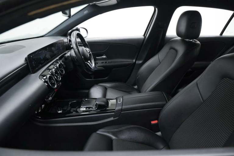 2018 Mercedes-Benz A-Class 1.5 A180d Sport (Executive) 7G-DCT Euro 6 (s/s) 5dr HATCHBACK Diesel A...