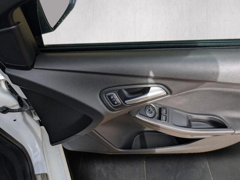 FORD FOCUS 1.0T EcoBoost ST-Line Auto Euro 6 (s/s) 5dr 2017