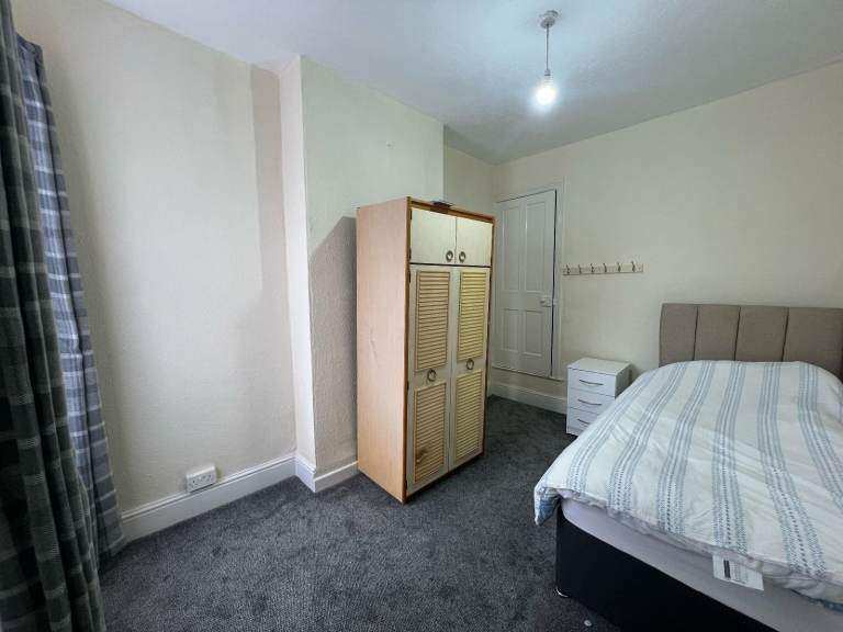 Escape high rent, embrace Birmingham! 🤩 Fully furnished rooms, £10/week service charge. 🏡