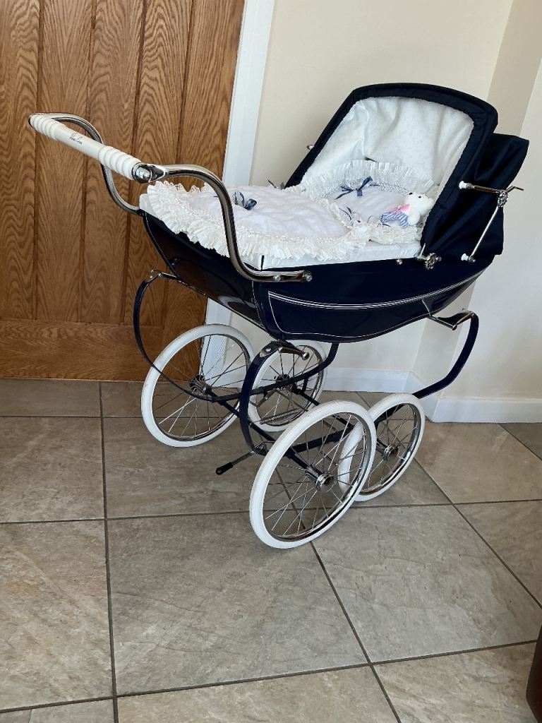 Silver Cross Pram - Navy Blue Oberon excellent condition