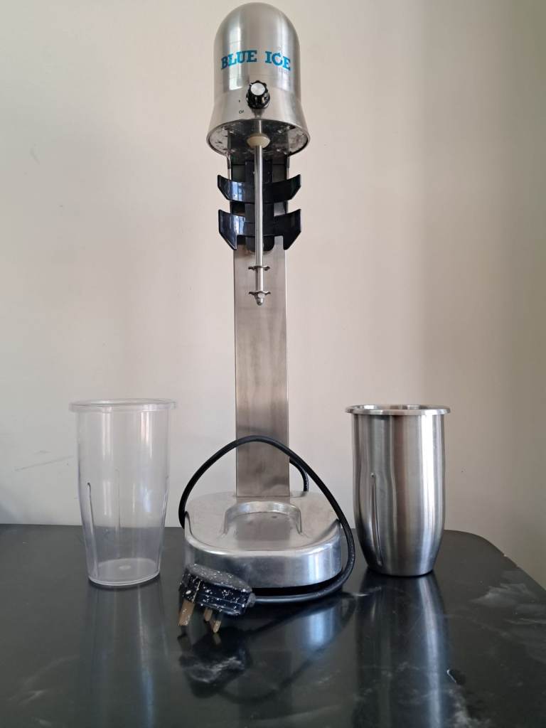 Blue Ice Milkshake Maker – Great Condition with Cups