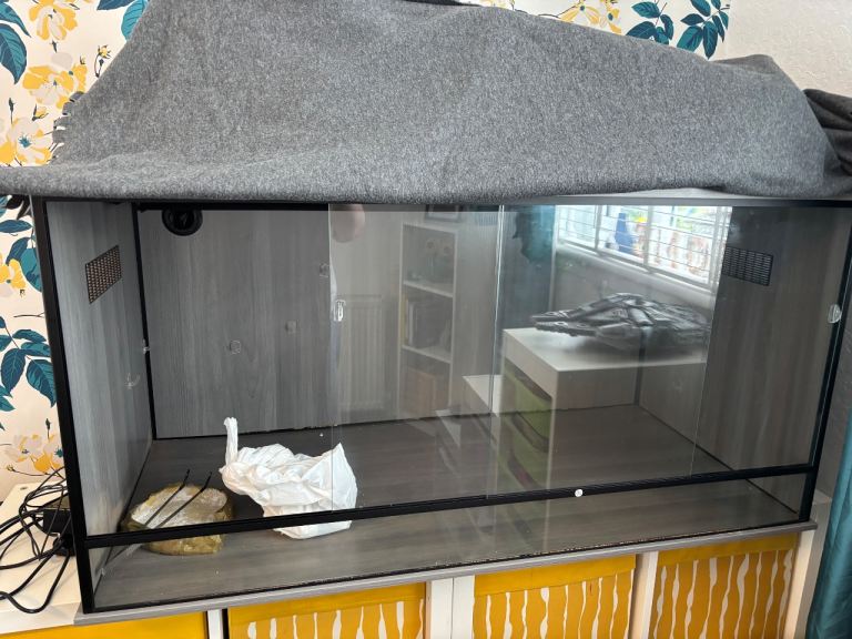 Full size adult Vivarium 4 foot by 2 foot. 