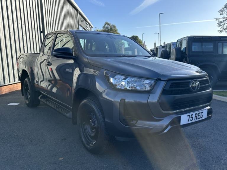 TOYOTA COMMERCIAL HILUX Active Extra Cab Pick Up 2.8 D-4D