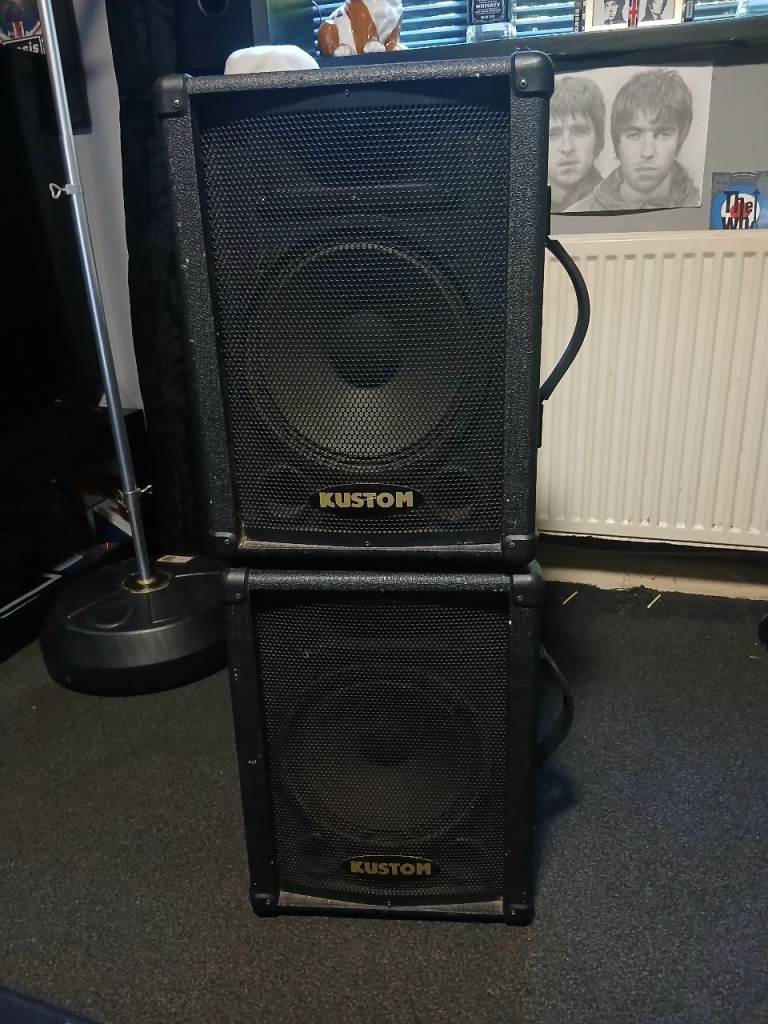 Kustom pair ov speakers good working order . Make me an offer