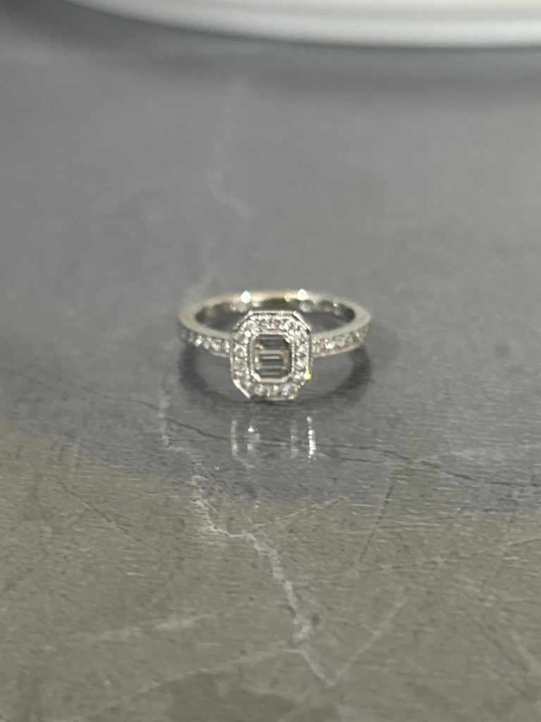 18ct white gold engagement ring 
