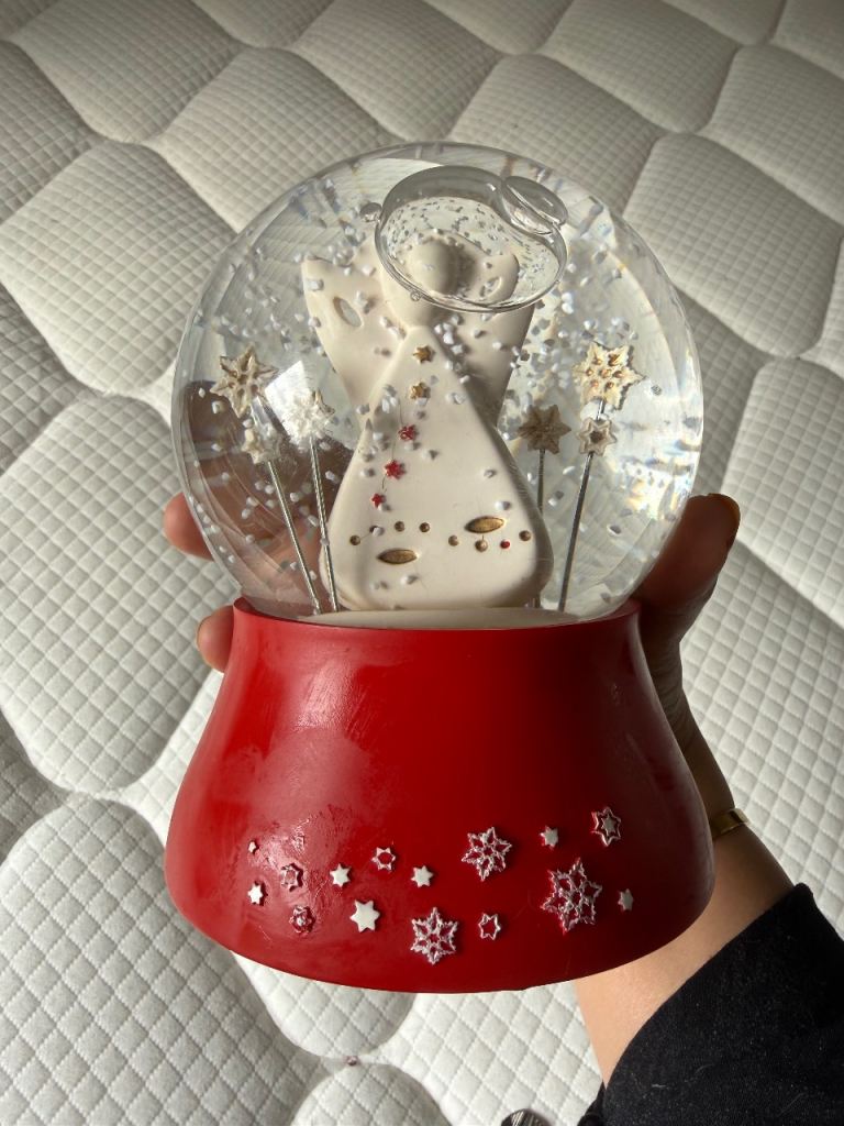 Christmas Angel Snow Globe – Red Base, Good Condition