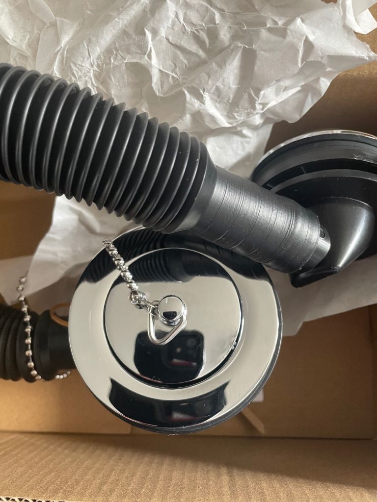 Bath waste kit 1 1/2 new in box 