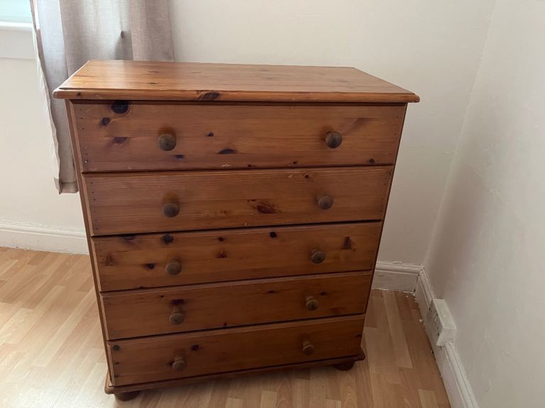 Pine chest of drawers