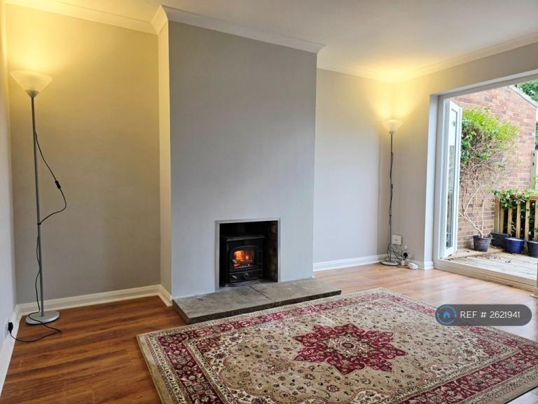 2 bedroom flat in Pembroke Road, Tonbridge, TN9 (2 bed) (#2621941)