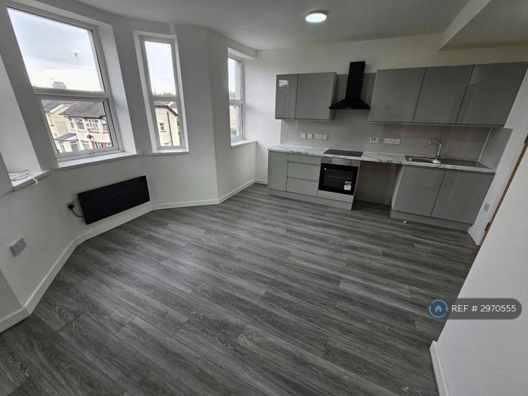1 bedroom flat in Ferry Road, Cardiff, CF11 (1 bed) (#2970555)
