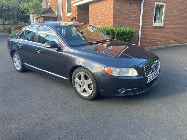 VOLVO S80 2.4 MANUAL SALOON IN METALLIC