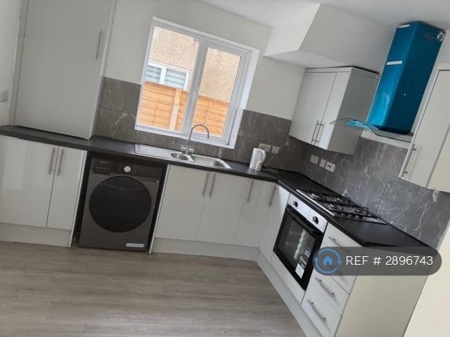 5 bedroom house in Devonshire Road, Manchester, M46 (5 bed) (#2896743)
