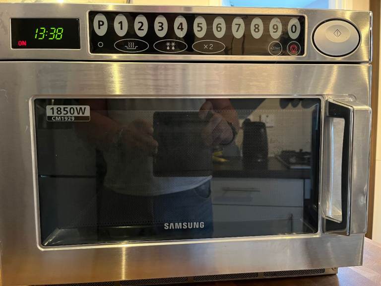 Samsung CM1929 1850W Microwave Oven - Silver, Good Condition