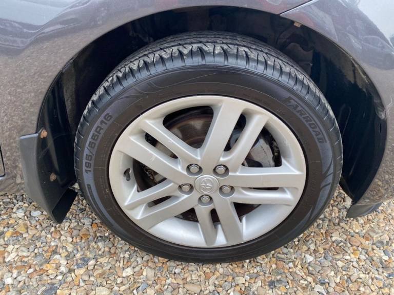 2011 Toyota Verso 1.3l 5d  98 BHP MPV Petrol Manual