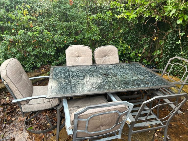 Outdoor table 6 chairs cushions